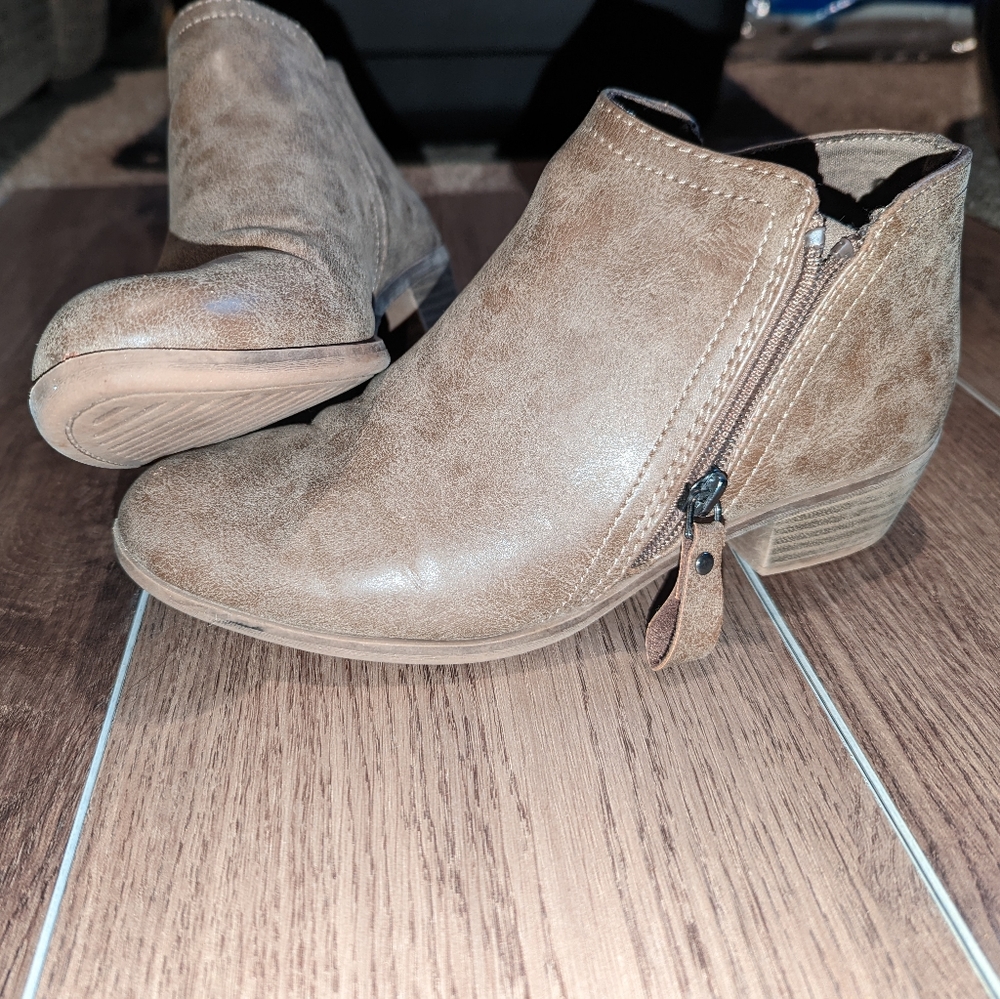 Arizona Ankle Booties Size 7
